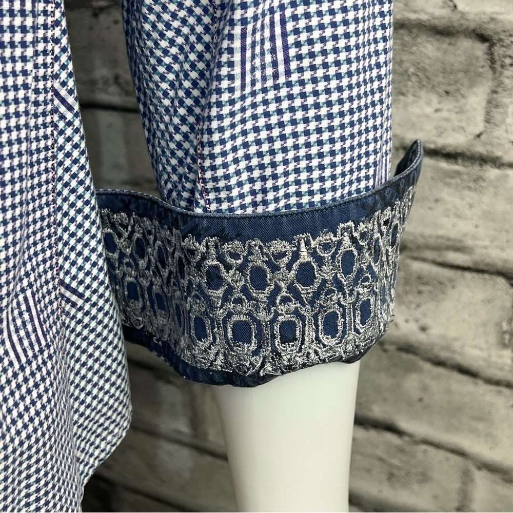 Robert Graham Graphic Print Flip Cuff Casual Shirt - Picture 6 of 9
